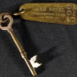 EARLY BRASS KEYCHAIN LAKE HOTEL YELLOWSTONE PARK WYOMING (ROOM KEY NATIONAL PARK)