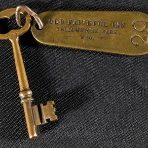 EARLY BRASS KEYCHAIN OLD FAITHFUL INN YELLOWSTONE PARK WYOMING (ROOM KEY NATIONAL PARK)