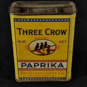 1 1/2 OZ TIN LITHO SPICE CAN THREE CROW BRAND PAPRIKA THE ATLANTIC SPICE CO BANGOR MAINE