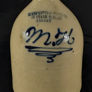 1 TO 2 GAL SALT GLAZE ADVERTISING STONEWARE BEEHIVE CROCK JUG MASCORD & HOBBS 50 STATE STREET ALBANY M&H NEW YORK