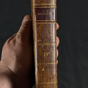 1809 EDITION WILLIAM SHAKESPEARE VOLUME 13 CORIOLANUS, ANTONY & CLEOPATRA LEATHER CLAD BOOK