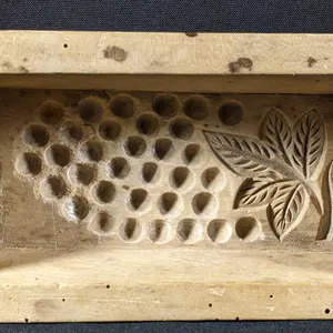 ANTIQUE PRIMITIVE CARVED WOOD BUTTER PRINT MOLD STAMP GRAPE DESIGN