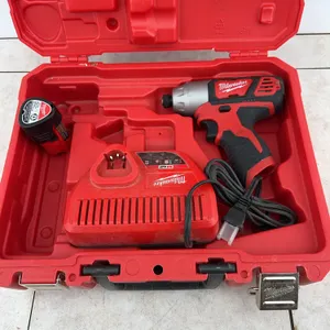 Milwaukee M12 1/4” hex impact driver c/w 1 battery, charger & case - works