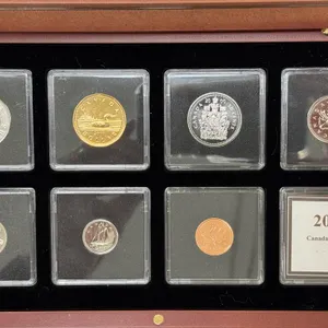 2000 Cdn Coin Set in Display Box