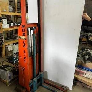 Mobile Electric Lift 1500 lb Model B90AF -(non operatable)