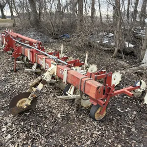 Westgo 2010 8R30” Cultivator, Folding 5”x7” Bar, (5) Danish Shanks per Row, Dakon Rolling Speed Shie
