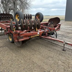 Kewannee 1020 Flat Fold Tandem Disk, 20’, Scrapers, 11L-15 Tires
