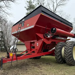 Parker 727 Grain Cart, 18” Corner Unload Auger, 18.4R38 Duals, Roll Tarp, 1000 PTO, Adjustable Axle,