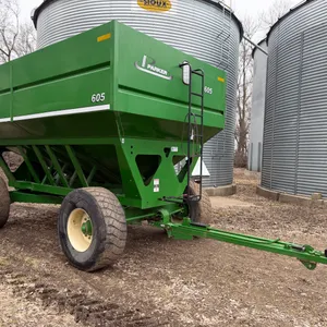 Parker 605 Gravity Box, 445/65R22.5 Tires, Brakes, Extendable Hitch, Side And Center Discharge, Ligh
