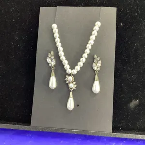 VINTAGE NECKLACE & EARRING SET