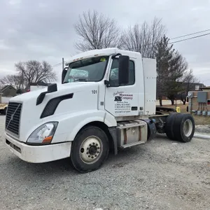 2012  Volvo  VNL  Semi Truck