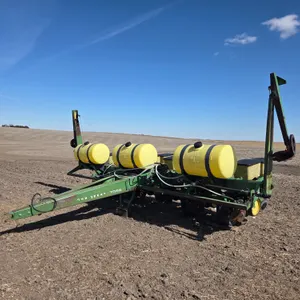 John Deere  7000  Planter - 6R36