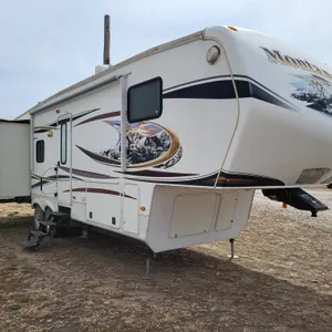 2012  Montana  5th Wheel  Camper - 31FT