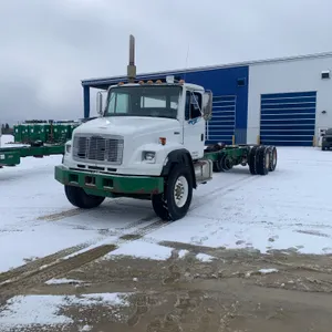 2001  Freightliner  FL106  T/A  Cab & Chassis
