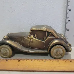 CHILLICOTHE: Dazey Juicer, Roseville Pottery, Music Boxes, Larin Meat Grinder, & More