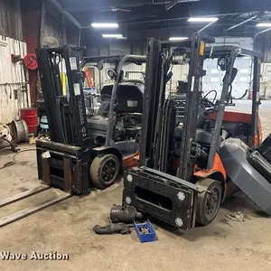 (2) Toyota forklifts