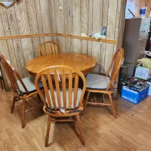 Oak Pedestal Table & 4 Chairs  42" Oval
