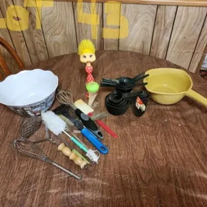 Kitchen Utensils, Measuring Cups, Strainer, Bowl