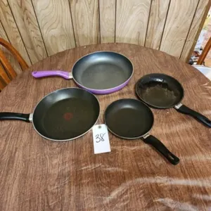 Misc Frying Pans Qty 4