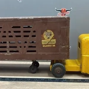 STRUCTO Farms Cattle Hauler. 28”L.