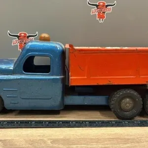 STRUCTO Dump Truck.