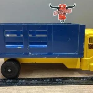 STRUCTO Stake Truck. Exceptional Paint - Does Not