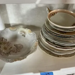 2 Shelves Dishes