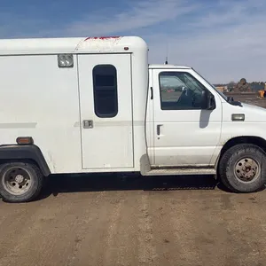 OS - 2004 Ford E350 Cube Van *Former ambulance*