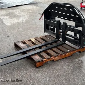 2025 Giyi SF60 skid steer forks