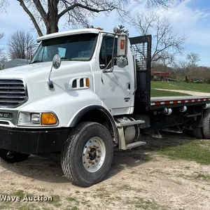 2005 Sterling L9500 flatbed truck