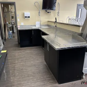 L-Shaped Kitchen Counter Area w/ Sink
 UNRESERVED