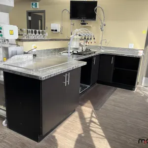 L-Shaped Kitchen Counter Area w/ Sink
 UNRESERVED