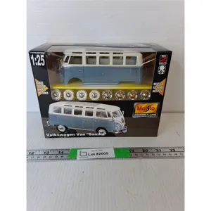 Volkswagen "Samba" Model Van 1:25 Scale, NIB