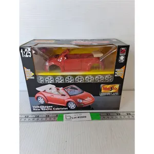 Model Volkswagen Beetle Cabriolet 1:25 Scale, NIB