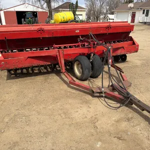 International 620 14ft Grain Drill