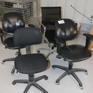 4 Office chairs on wheels