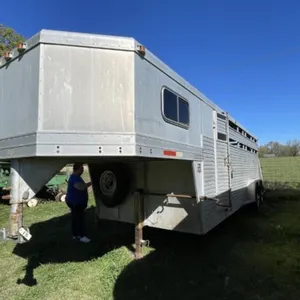 1990 WW Horse Trailer w/Tack Room - 4-Horse