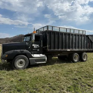 1990 Freightliner FLD112 Straight Truck