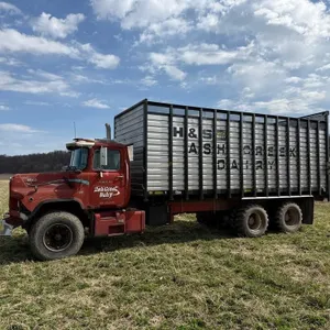 1991 Mack DM690S  Straight Truck