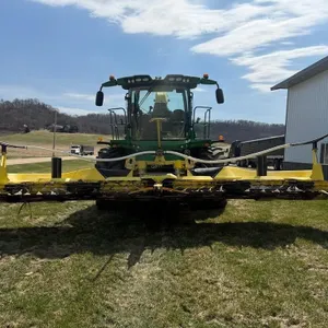 John Deere 770 Rotary 10-row corn head;