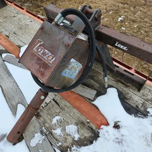 Skid Steer ATTACHMENT : LOWE 1650E Post Auger c/w Auger Bits