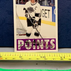 NHL HOCKEY - Wayne Gretzky Rare Gold Foil Premier Hockey Points Leader 1994 Card