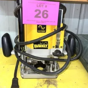 DEWALT ELECTRONIC PLUNGE CUT ROUTER