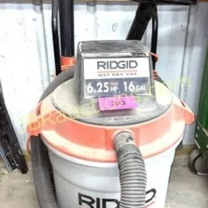 RIDGID WET DRY VAC W ATTACHMENTS SHOWN