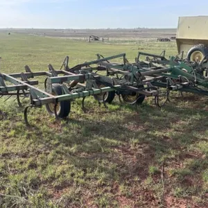 John Deere 1000 Field Cultivator, 27'