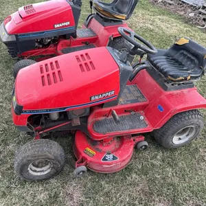 Snapper LE1438H 38” Riding Lawn Mower, Did Not See Run, Owner States It Has Sat in The Shed For A Few Years