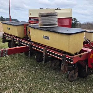 CaseIH 800 Planter - Alma Center