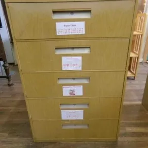 Metal Pattern 5 drawer File cabinet 27�"x25"x42"