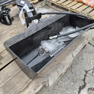 Iranch 32" Hydraulic Tilting Bucket
 UNRESERVED