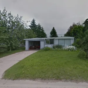 UNRESERVED - Selling Plan 7721248, Lot 8, Blk 24 with a Mobile Home